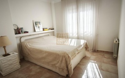 Lovely apartment in the centre of Altea, next to the seafront promenade, with sea views.